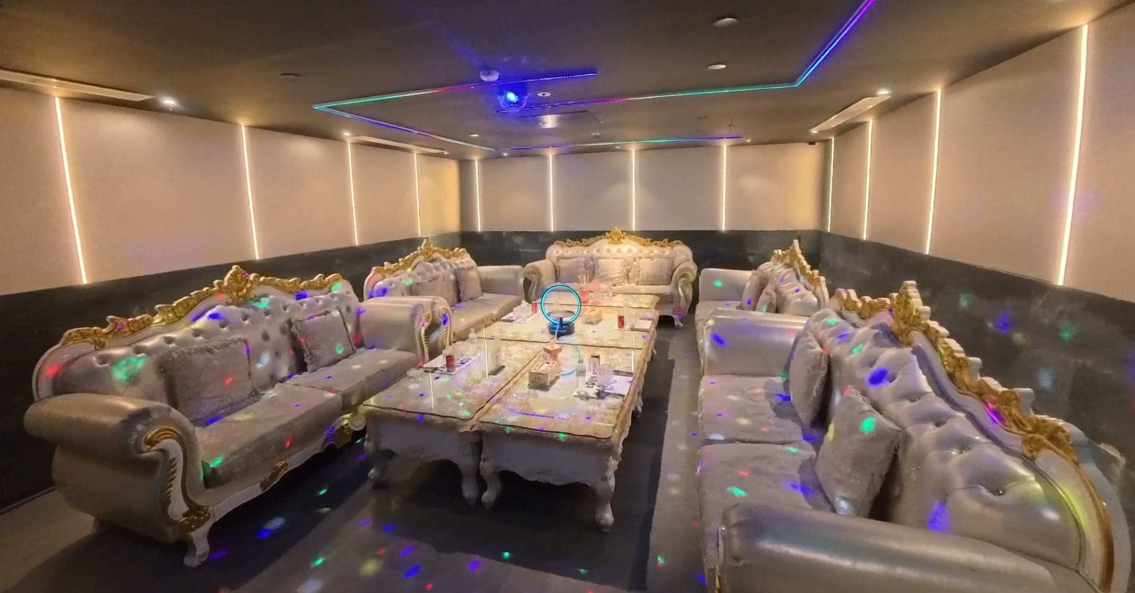 에덴 가라오케 다낭 VIP 화이트 룸 인테리어 - 2026년 4월 직접 촬영